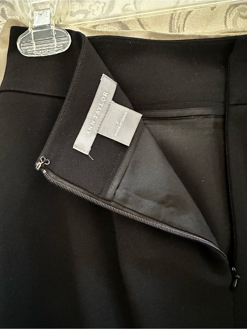 Ann Taylor Black Tailored Pencil Skirt - Size 2 - Picture 3 of 3
